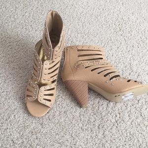 Shoes size 10 (9.5 is ok) like new and never used